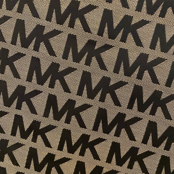 Michael Kors monogram tote - Picture 6 of 8